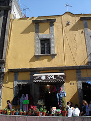 Tienda del sol / Boutique ensoleillée.