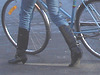 Cycliste en bottes à talons hauts / Walking Swedish biker in jeans & high-heeled boots at her cell phone - Ängelholm  / Suède - Sweden.  23-10-2008