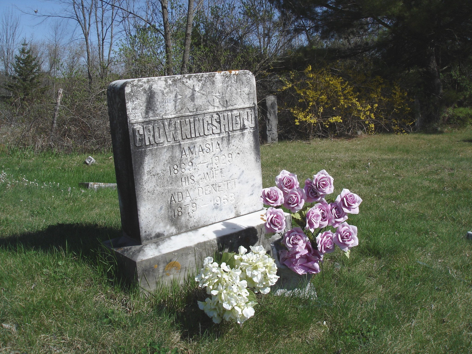 Old Burt cemetery /  Cimetière Old Burt - Près de Essex, NY- USA.  23 avril 2010