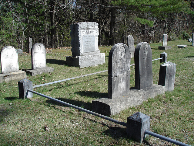 Old Burt cemetery /  Cimetière Old Burt - Près de Essex, NY- USA.  23 avril 2010