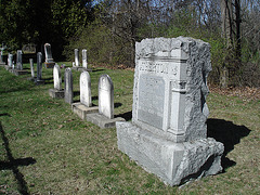 Old Burt cemetery /  Cimetière Old Burt - Près de Essex, NY- USA.  23 avril 2010