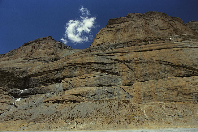 Steep faces at the left side