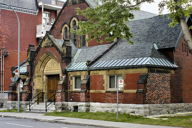 Brickwork – de Maisonneuve and Wood, Westmount, Québec