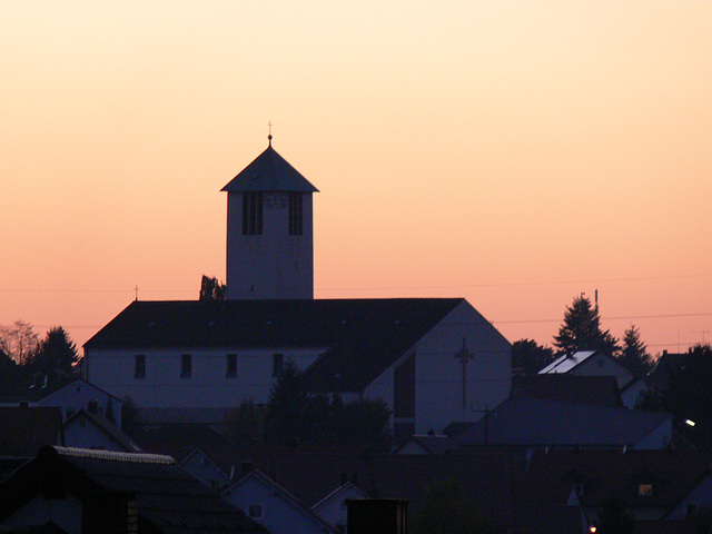 Stadtpfarrkirche St. Barbara im Abendrot