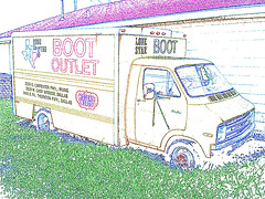Boot outlet truck / Camion bien botté - Hillsboro, Texas. USA - 28 juin 2010- Contours de couleurs ravivées
