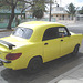 Trabant jaune - Varadero, CUBA.  6 février 2010.