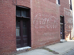 Old Coca-cola façade / Ancienne façade Coca-cola - Pocomoke, Maryland. USA - 18 juillet 2010