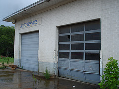 Auto service building / Farmerville, Louisiane. USA - 7 juillet 2010