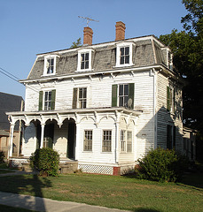 Maison ancienne / Old house - Pocomoke, Maryland. USA - 18 juillet 2010 - Recadrage