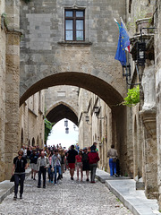 Odos Ippiton (Avenue of the Knights)- Here Come the Hordes from a Cruise Ship!