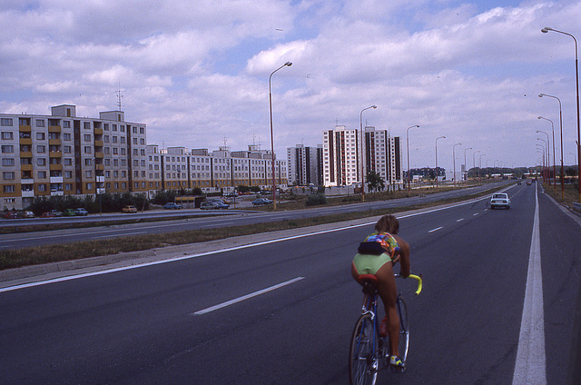 Agréable contraste entre un urbanisme déshumanisé et un rayon de soleil