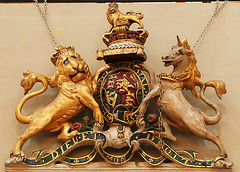st george, bloomsbury, royal arms