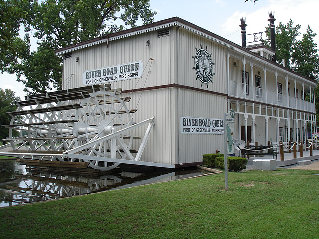 River road Queen /  Port of Greenville, Mississippi. USA - 8 juillet 2010.