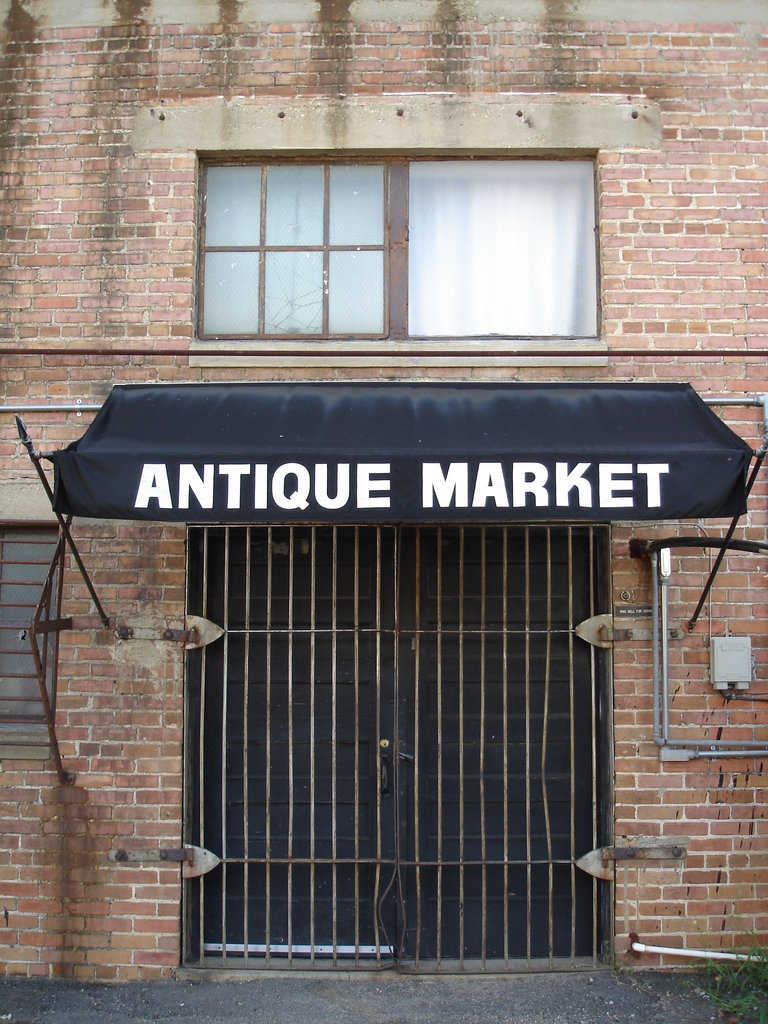 Antique market building / Marché d'antiquités - Bastrop - Louisiane. USA /  08-07-2010