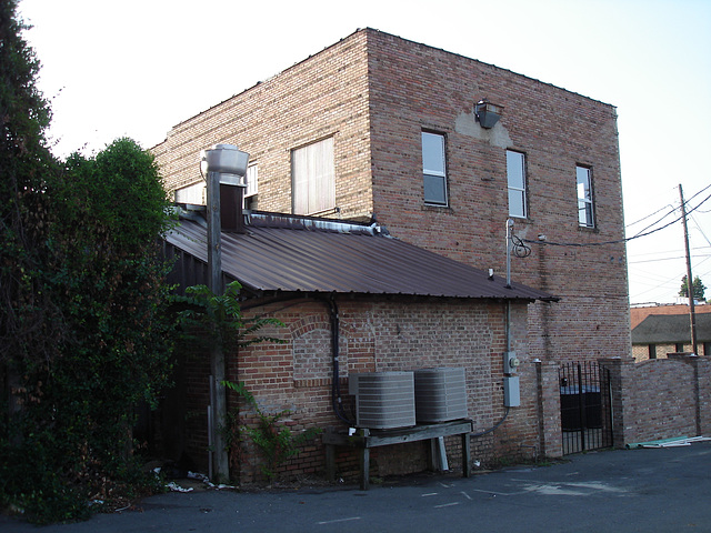 Antique market building / Marché d'antiquités - Bastrop - Louisiane. USA /  08-07-2010