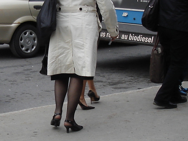 Les Dames STM en talons hauts / STM Ladies in high heels - Montréal, QC. Canada