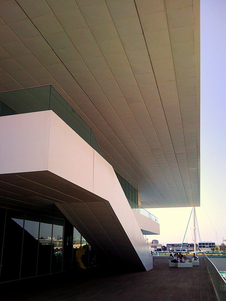 Valencia: edificio Veles e Vents.