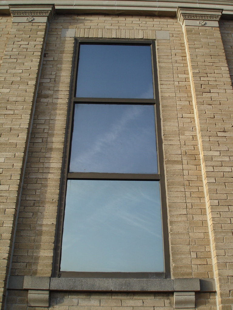 Bastrop national bank's window / Fenêtre bancaire - Bastrop, Louisiana. USA /  8 juillet 2010.