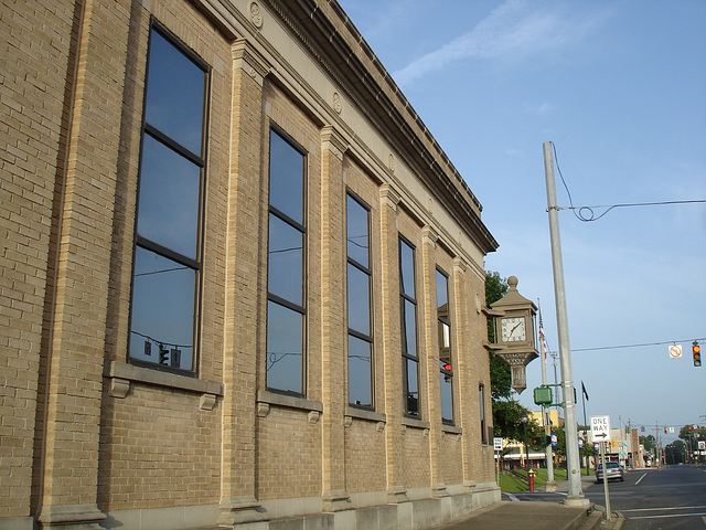 Bastrop national bank clock / Banque nationale - Bastrop, Louisiana. USA /  8 juillet 2010.