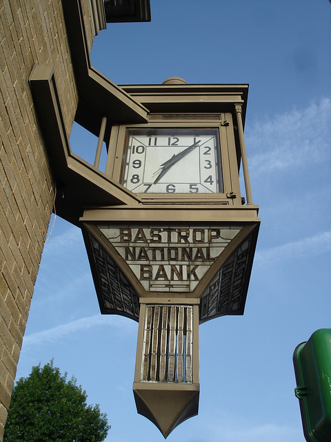 Bastrop national bank clock / Banque nationale - Bastrop, Louisiana. USA /  8 juillet 2010.