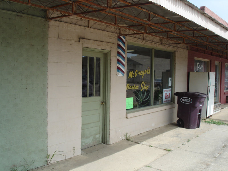 Mc Gregor's barber shop / Vardaman, Mississippi. USA - 9 juillet 2010