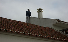 A-dos-Ruivos, a watcher on the roof