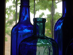 Botellas azul y verde