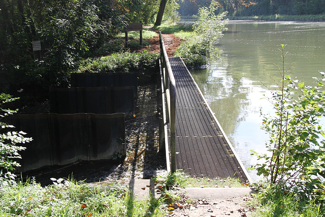 Un déversoir du Canal du Loing