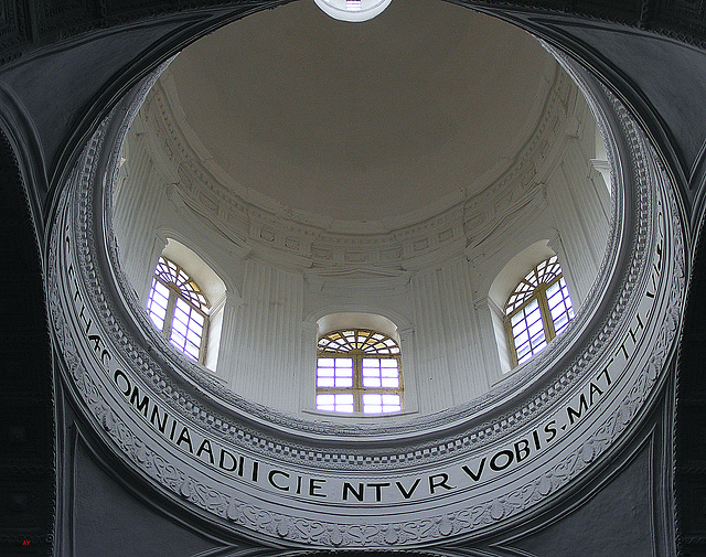 Dome and inscription