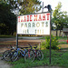 Vélos & perroquets /  Bikes & parrots -Antiquités texanes / Texan antiques - Jewett, Texas. USA - 6 juillet 2010.