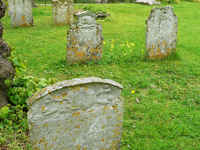 harlow c18 grave stones