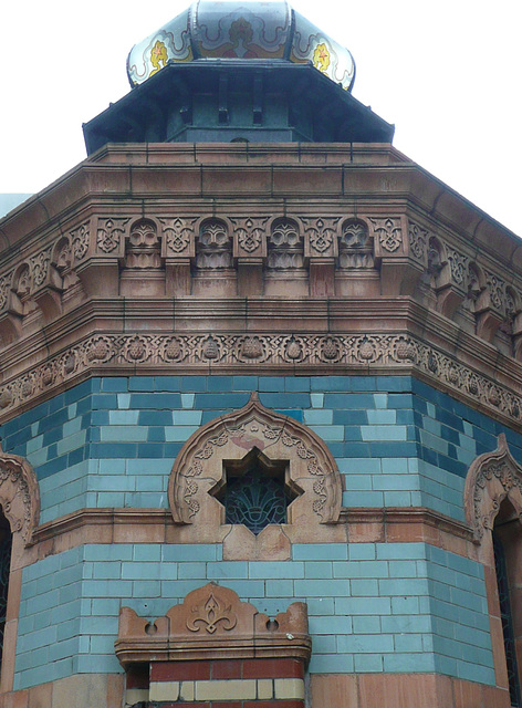 old turkish bath kiosk, off liverpool st. london