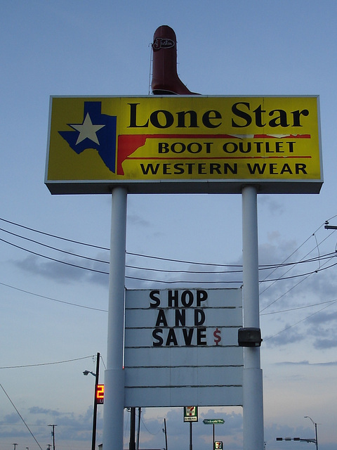 Lone Star Boot Outlet Western Wear / Hillsboro, Texas. USA. 28 juin 2010