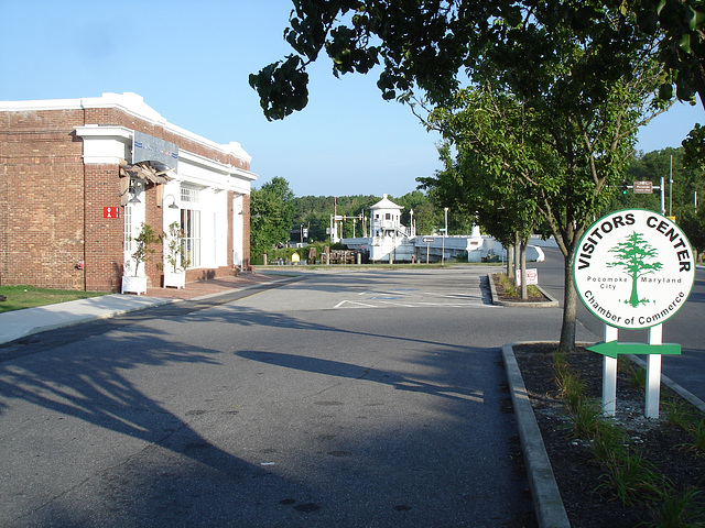 Visitors center area / Autour du centre pour visiteurs / Pocomoke, Maryland, USA - 18 juillet 2010.
