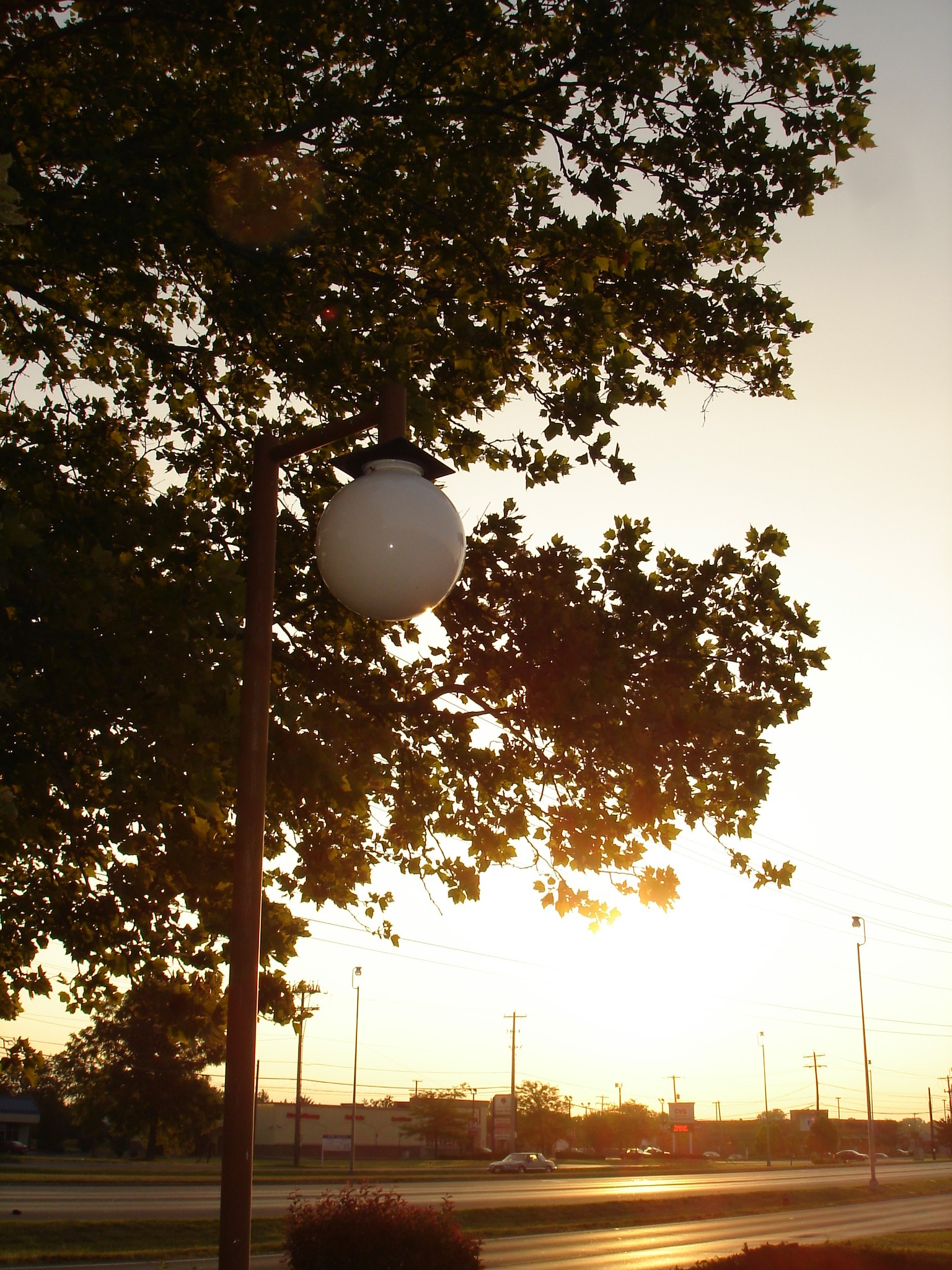 Lever de soleil / Sunrise -  Columbus, Ohio. 25 juin 2010. Avec flash