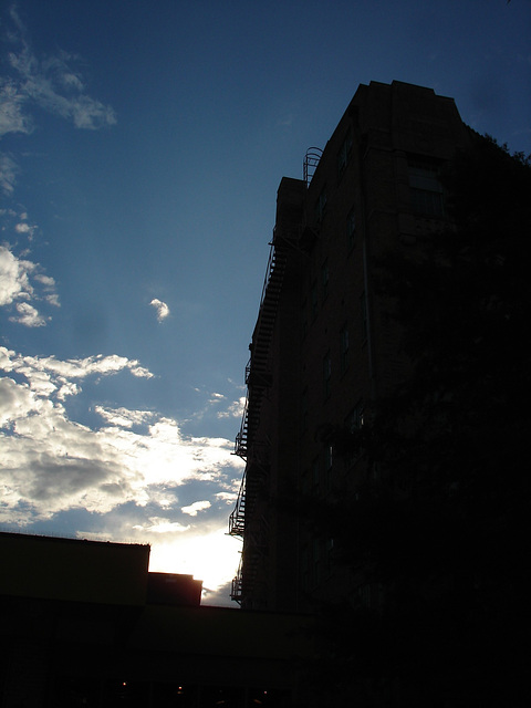 Fire escapes to heaven /  Escaliers de secours vers le ciel - San Antonio, Texas. USA - 29 juin 2010