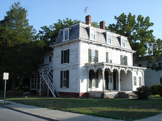 2 way traffic house / La maison à double sens - Pocomoke, Maryland. USA - 18 juillet 2010