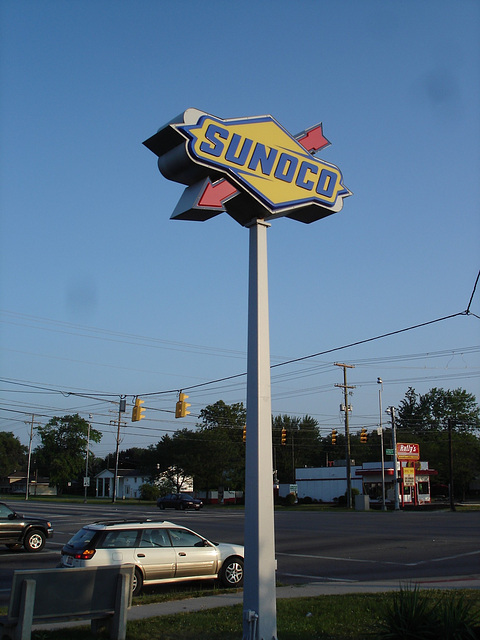 Sunoco !!   Colombus, Ohio. USA.  25 juin 2010