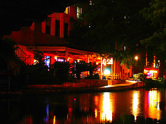 River walk by the night /  San Antonio, Texas. USA - 28 juin 2010 - Couleurs ravivées