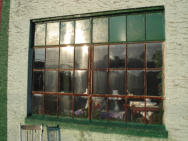 The morning after window / Fenêtre du matin suivant - Pocomoke, Maryland. USA - 18 juillet 2010