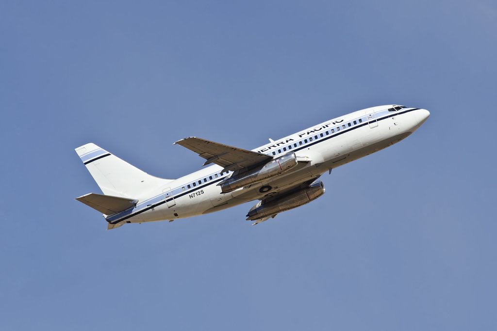 Sierra Pacific Airlines Boeing 737 N712S