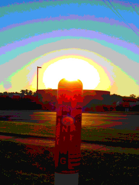 Warning sunrise  / Le réveil du danger - Hillsboro, Texas. USA - 27 juin 2010 -  Postérisation