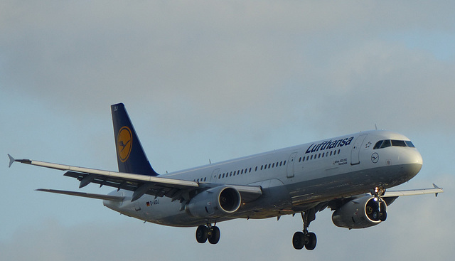 D-AIDJ approaching Heathrow - 19 October 2014