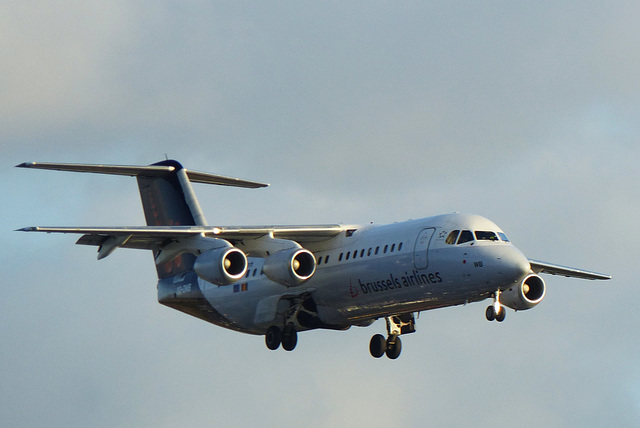 OO-DWB approaching Heathrow - 19 October 2014