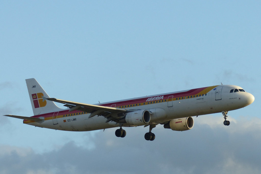 EC-JMR approaching Heathrow - 19 October 2014