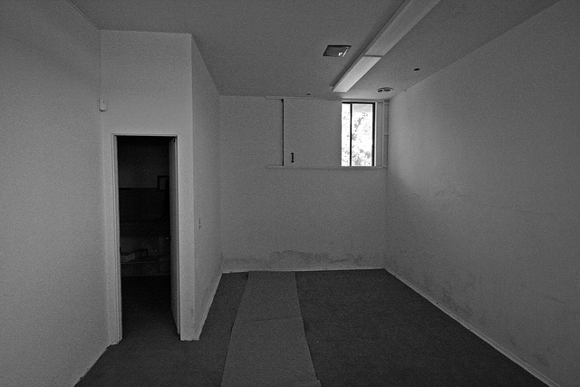 Shulman House Darkroom 10-10-10 (7700A)