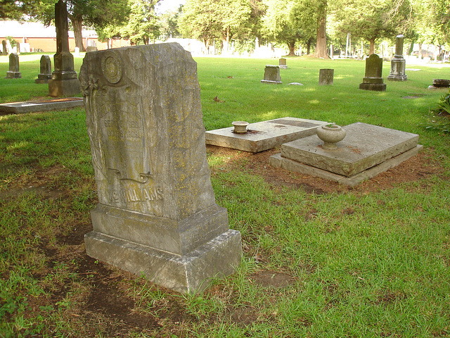 Le cimetière de Bastrop / Bastrop's cemetery -  Louisiane, USA. 8 juillet 2010.