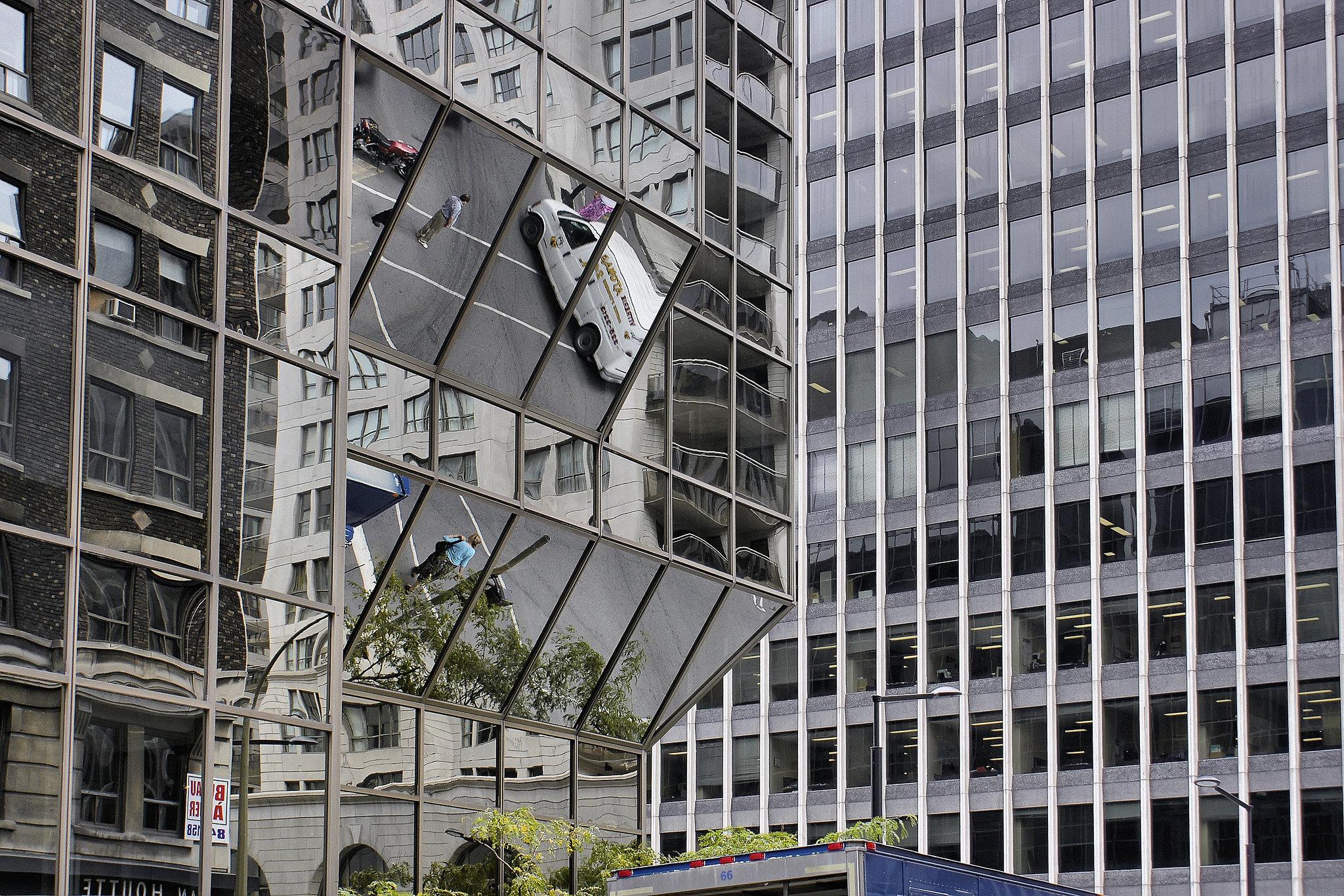Vertigo – Stanley and de Maisonneuve Streets, Montréal, Québec