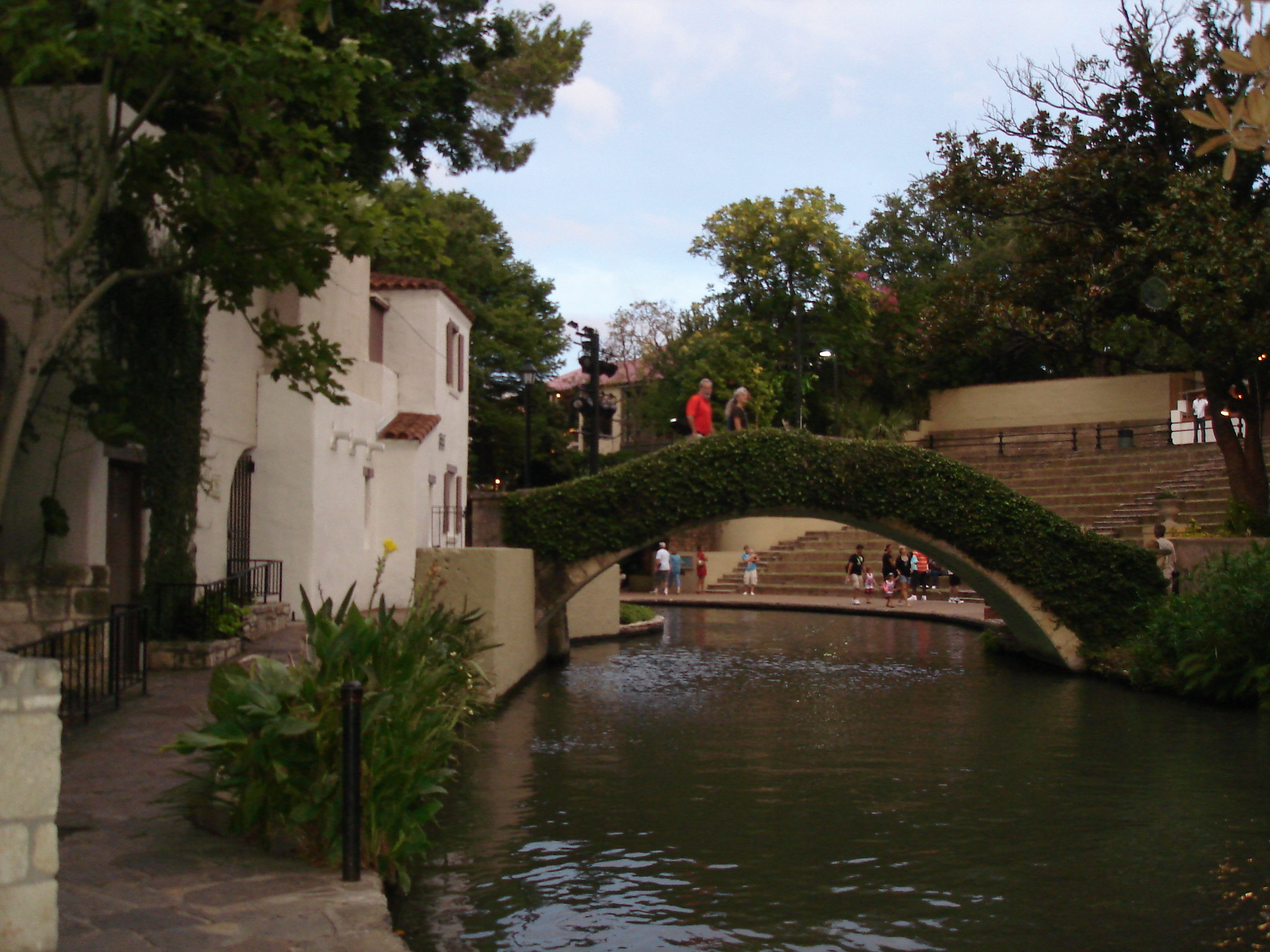 Botanical footbridge / Passerelle botanique - San Antonio, Texas. USA - 30 juin 2010.