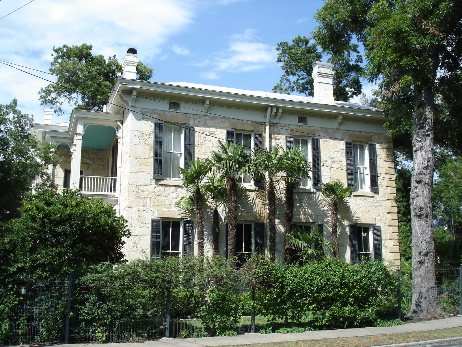 The fountain house / La maison à la fontaine - King Williams area / San Antonio, Texas. USA - 29 juin 2010.